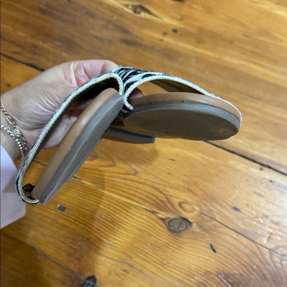 Haute Hippie Black and White Patterned Slide On Sandals Size 9 - Picture 5 of 10